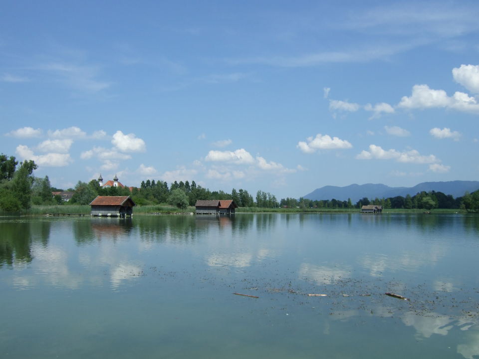 Das Kloster Schlehdorf am Ufer des Kochelsee